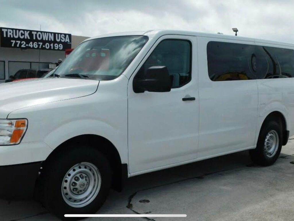 Aritours Travel - autos para rentar 52
